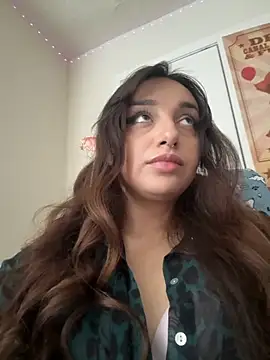 Snapshot of CharmingMaddie chatting on November 2025 05:17:01 PM CharmingMaddie online show from November 2025 05:17:01 PM