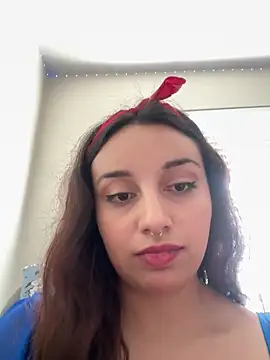 Snapshot of CharmingMaddie chatting on April 2026 05:40:01 PM CharmingMaddie online show from April 2026 05:40:01 PM