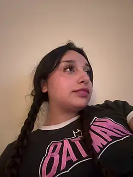 Snapshot of CharmingMaddie chatting on May 2026 05:01:02 AM CharmingMaddie online show from May 2026 05:01:02 AM