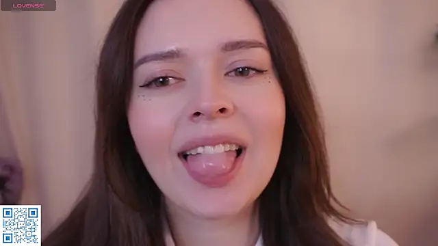 Snapshot of BlissHey chatting on October 2025 04:14:02 PM BlissHey online show from October 2025 04:14:02 PM