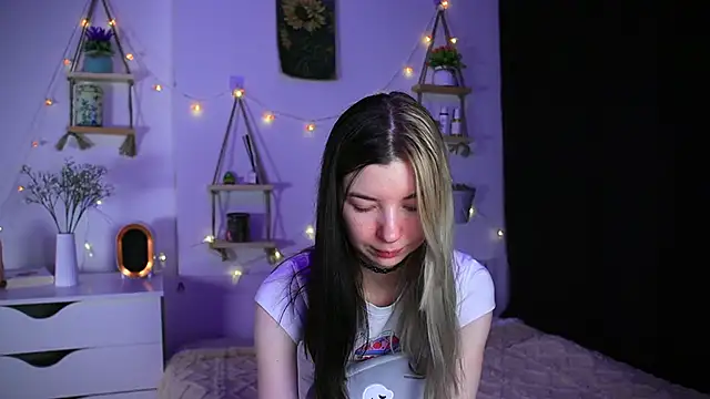 Snapshot of EmmieBlade chatting on October 2025 09:25:01 PM EmmieBlade online show from October 2025 09:25:01 PM