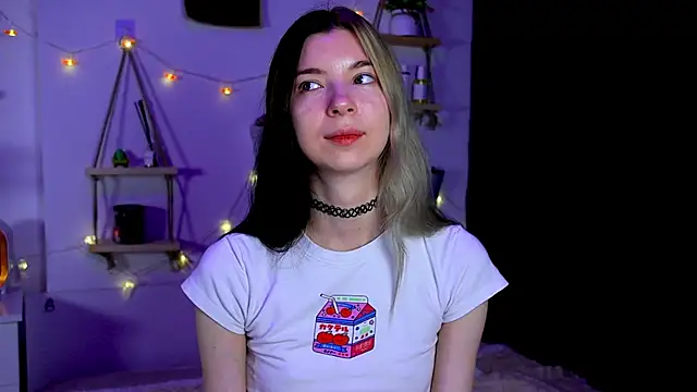 Snapshot of EmmieBlade chatting on October 2025 07:14:01 PM EmmieBlade online show from October 2025 07:14:01 PM