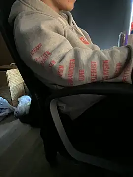 Snapshot of solooboy18 chatting on September 2025 11:48:01 AM solooboy18 online show from September 2025 11:48:01 AM