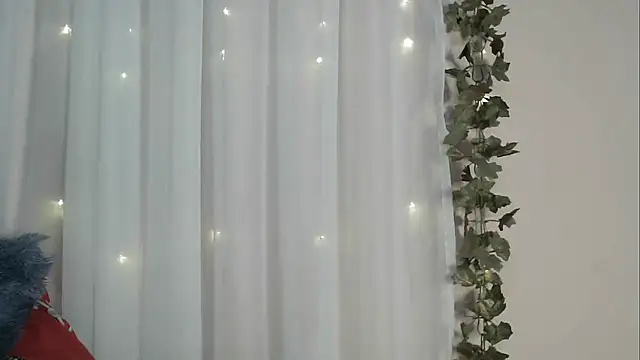 angelainparis28 online show from December 2025 05:04:02 AM