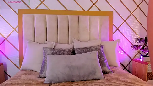 GretaVelvet online show from November 2025 07:38:01 PM