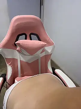 Snapshot of Rouse-Antonella chatting on October 2025 03:32:01 AM Rouse-Antonella online show from October 2025 03:32:01 AM