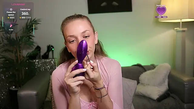 NovaHollisx online show from November 2025 05:39:01 AM