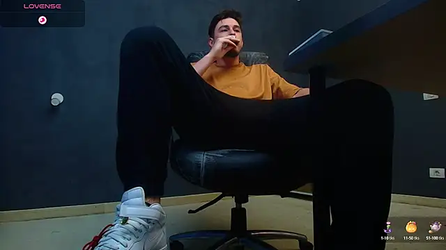 EnzoRace online show from October 2025 04:46:02 AM