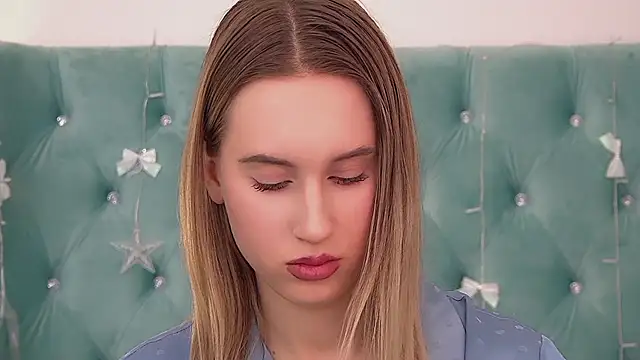 VictoriaHopsons online show from December 2025 08:04:02 PM