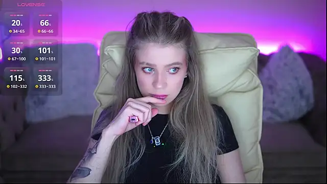 Snapshot of SandyLayy chatting on June 2026 07:25:01 PM SandyLayy online show from June 2026 07:25:01 PM