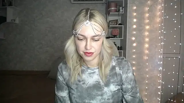 NickyAdamidi online show from September 2025 04:40:02 PM