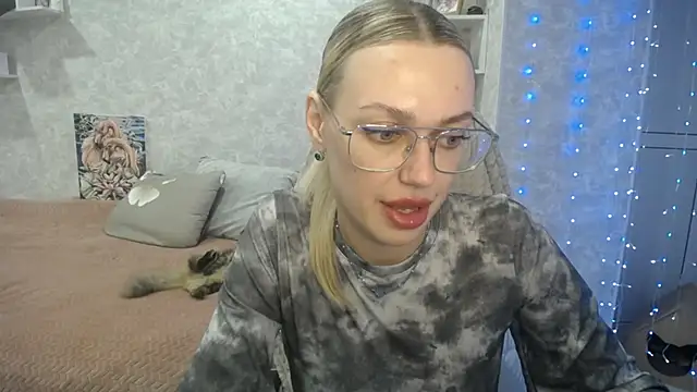 NickyAdamidi online show from September 2025 04:11:01 PM