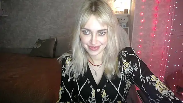 NickyAdamidi online show from October 2025 04:26:02 PM