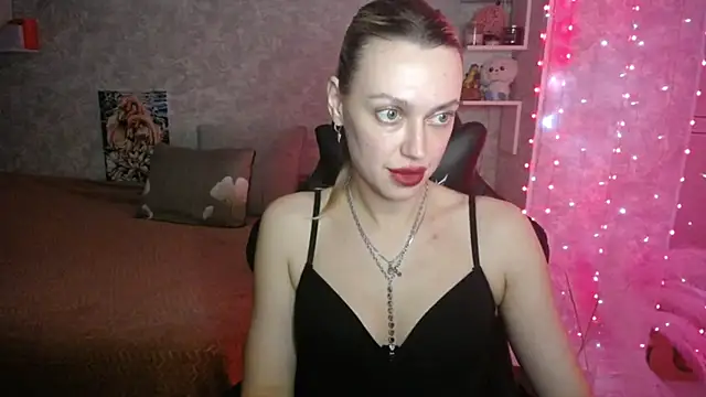 NickyAdamidi online show from December 2025 04:49:02 PM