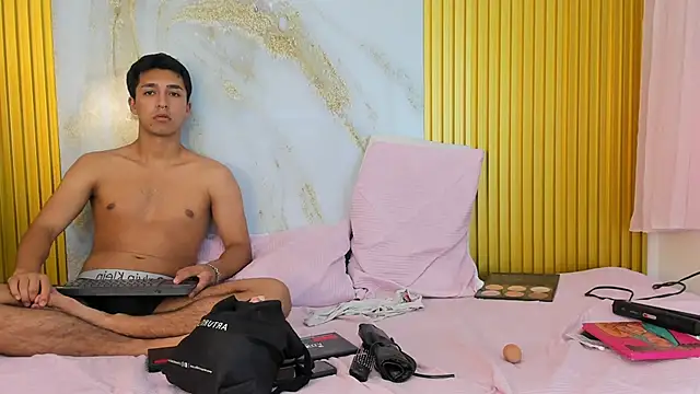 Leah Adam online show from November 2025 07:05:02 AM