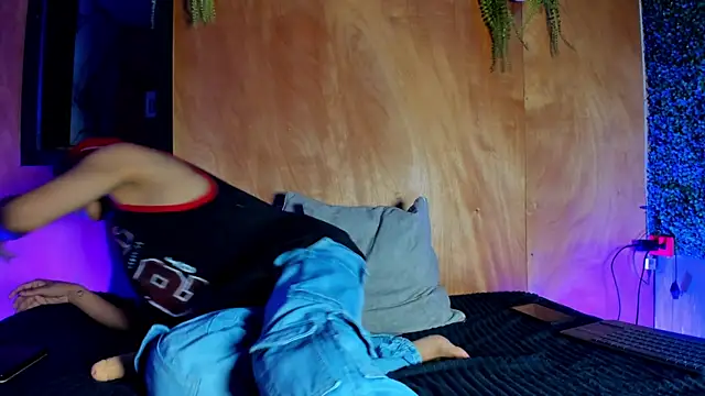 spicy adonhis online show from April 2026 01:22:01 PM