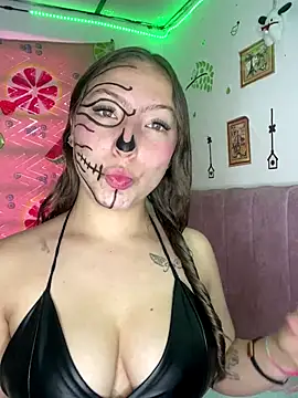 Snapshot of Tiara_19 chatting on October 2025 04:09:02 PM Tiara 19 online show from October 2025 04:09:02 PM