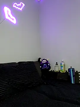 HarleyDemon666 online show from November 2025 11:43:02 PM