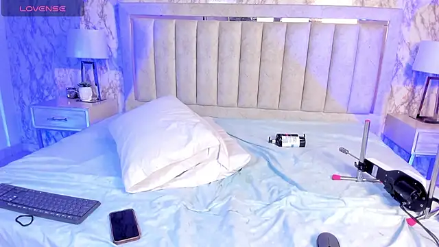 AlaiaMoretti online show from October 2025 05:37:01 AM