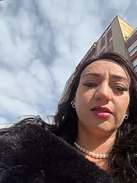 Ninabigtitied online show from November 2025 11:34:02 AM