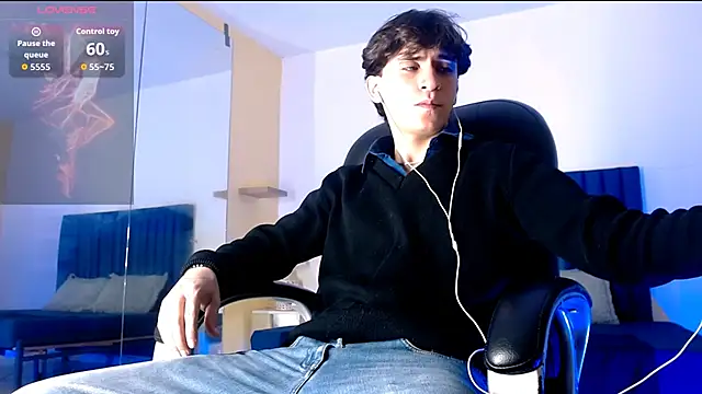 RoberthAlv online show from February 2026 01:44:02 PM