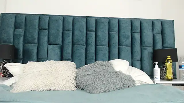 Emma Foxi online show from November 2025 08:21:02 PM