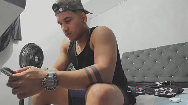 evan hardy online show from November 2025 03:06:01 AM