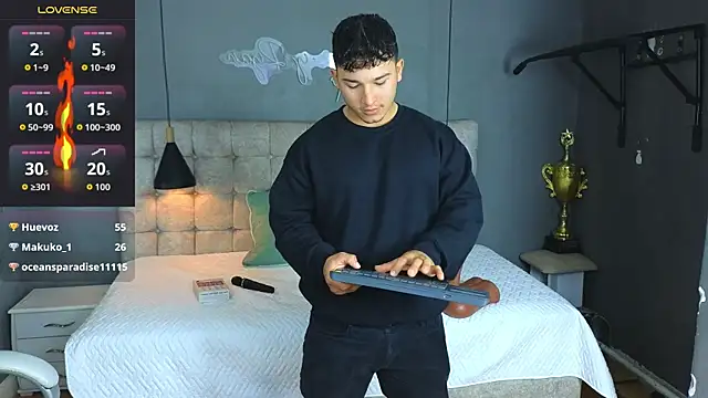 Horny nick18 online show from October 2025 09:38:02 AM