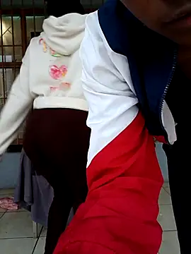 SweetHoney21  online show from December 2025 04:56:01 PM