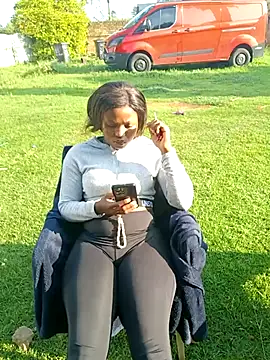 SweetHoney21  online show from December 2025 05:03:01 AM