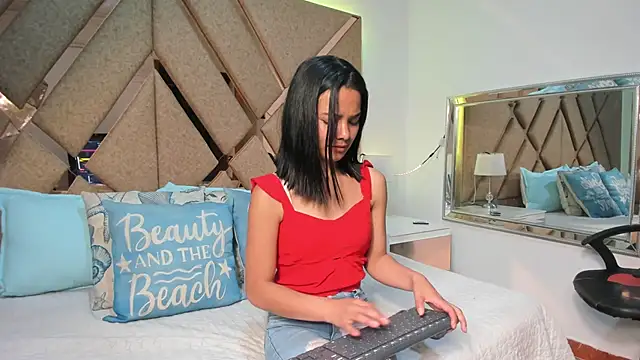 BelhaLawuo online show from November 2025 07:01:02 PM