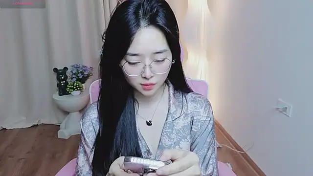 Snapshot of Miu-999 chatting on December 2025 02:13:01 PM Miu-999 online show from December 2025 02:13:01 PM