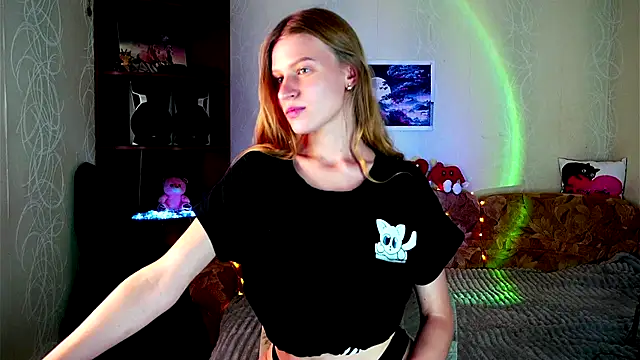 Snapshot of Luntryy chatting on October 2025 10:23:02 AM Luntryy online show from October 2025 10:23:02 AM