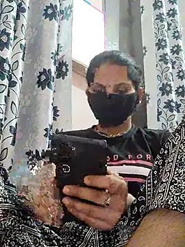 poojam93 online show from February 2026 03:38:01 PM