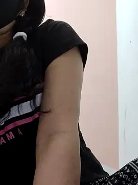 poojam93 online show from February 2026 06:06:01 AM