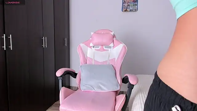 kendal hot01 online show from February 2026 06:49:02 PM