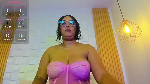 Snapshot of AriaBelle chatting on November 2025 11:01:02 AM AriaBelle online show from November 2025 11:01:02 AM