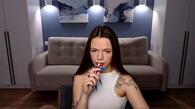 Snapshot of AliceDelaney chatting on November 2025 08:31:01 PM AliceDelaney online show from November 2025 08:31:01 PM