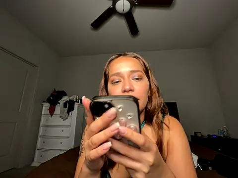 Snapshot of eurydicee chatting on October 2025 03:26:02 AM eurydicee online show from October 2025 03:26:02 AM