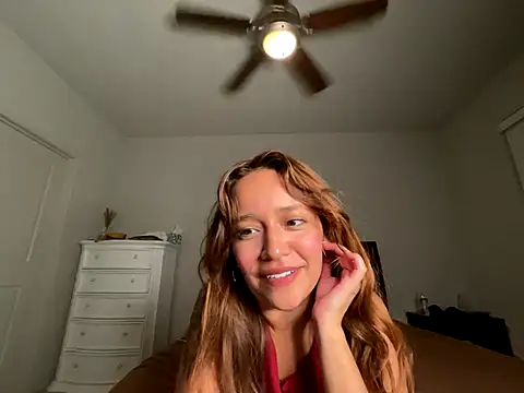 Snapshot of eurydicee chatting on November 2025 12:43:01 AM eurydicee online show from November 2025 12:43:01 AM