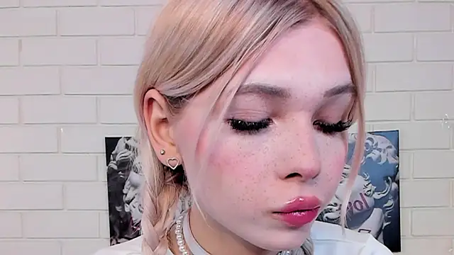 Blondy Fina online show from October 2025 05:04:02 AM