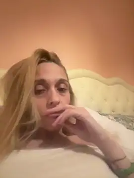 Snapshot of littlesquaw85 chatting on March 2026 09:53:02 PM littlesquaw85 online show from March 2026 09:53:02 PM