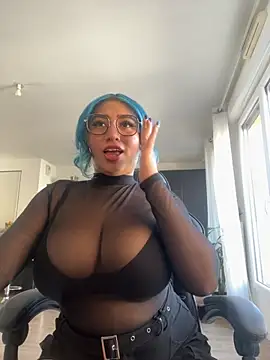 Snapshot of HATSUNE__ chatting on October 2025 10:32:02 AM HATSUNE online show from October 2025 10:32:02 AM