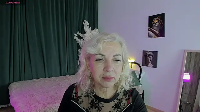 LiliaMoons online show from November 2025 12:40:01 PM