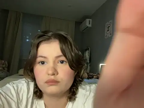 MoonIvy  online show from December 2025 05:22:02 PM