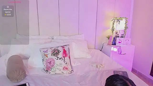 mia rousse25 online show from October 2025 02:41:02 PM