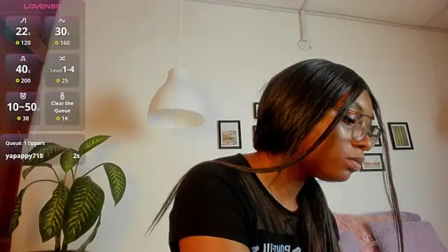 Coco joness online show from November 2025 07:43:01 PM