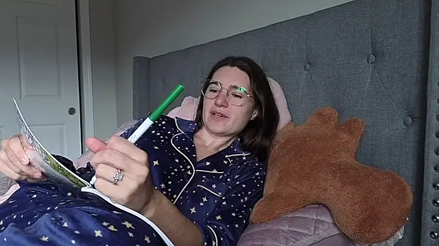 Snapshot of bambifarrina chatting on November 2025 05:23:02 PM bambifarrina online show from November 2025 05:23:02 PM