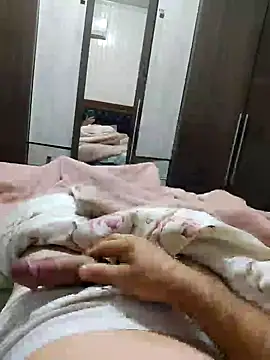 Gustavo198045 online show from November 2025 03:56:02 AM