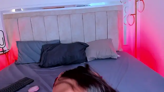 ZoeBarnett online show from November 2025 06:09:02 PM